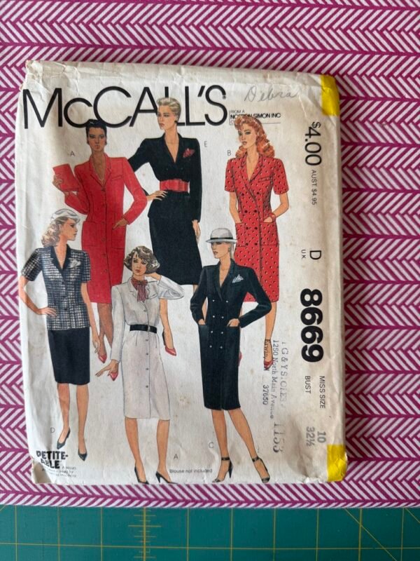 Pattern envelope McCall's 8669.